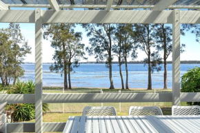 Stunning Lakefront Home with Bonus Studio, Budgewoi